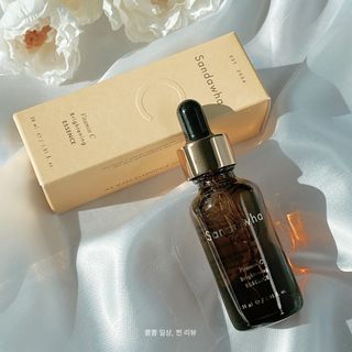 스킨큐어 산다화 비타민c 화이트닝 에센스 30ml — 5점을 준 리뷰어가 2022년 2월 올린 사용 사진