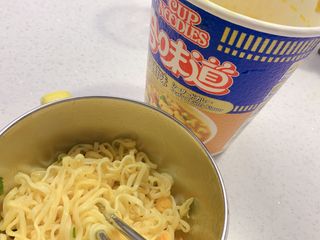 NISSIN 닛신 컵누들  4종 - 씨푸드오리지날, 씨푸드 스파이시, 씨푸드 커리, 씨푸드 XO소스 — 5점을 준 리뷰어가 2021년 12월 올린 사용 사진