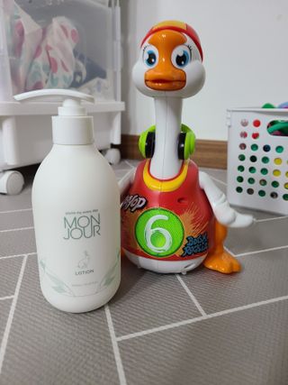 토박스코리아 몽쥬르 유아 로션 300ml — 5점을 준 리뷰어가 2021년 4월 올린 사용 사진
