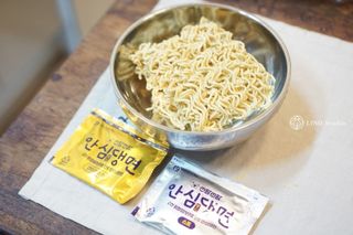 안심댕면 강아지라면 5봉지+쓰담쓰담 종합영양제 2스틱 샘플 증정 — 5점을 준 리뷰어가 2022년 8월 올린 사용 사진
