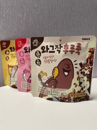 스낵스 와그작후루룩 3종_카카오2봉+아몬드2봉+딸기2봉 (총 6봉) — 5점을 준 리뷰어가 2024년 3월 올린 사용 사진
