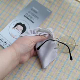 위케어 김서림방지 안경닦이 안티포그 극세사클리너 — 5점을 준 리뷰어가 2021년 2월 올린 사용 사진