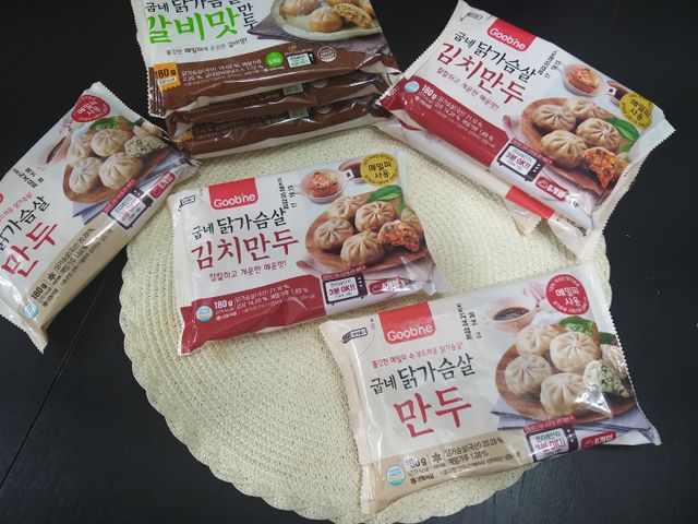 [굽네] 닭가슴살 만두 3종 9팩 리뷰 사진