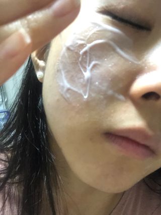 난나 살몬 스파이더 검버섯 미백 톤업 화이트닝 연어 앰플 크림 300ml 대용량 — 4점을 준 리뷰어가 2022년 8월 올린 사용 사진
