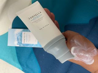 [스킨1004] 마다가스카르 센텔라 히알루-시카 워터핏 선세럼 50ml — 5점을 준 리뷰어가 2024년 5월 올린 사용 사진