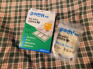[큐어반H 커팅] 간편하게 떼서 쓰는 자외선차단 습윤밴드 (1팩/30매입) — 5점을 준 리뷰어가 2022년 11월 올린 사용 사진