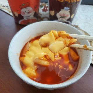 유비쿡 컵떡볶이 매운컵떡볶이2개/ 짜장컵떡볶이 2개  총 4개세트 — 5점을 준 리뷰어가 2021년 2월 올린 사용 사진