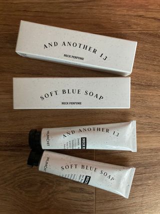 멈칫(MUMCHIT) 넥퍼퓸 NECKPERFUME 2가지 향 — 5점을 준 리뷰어가 2021년 12월 올린 사용 사진