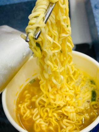 NISSIN 닛신 컵누들  4종 - 씨푸드오리지날, 씨푸드 스파이시, 씨푸드 커리, 씨푸드 XO소스 — 5점을 준 리뷰어가 2022년 12월 올린 사용 사진