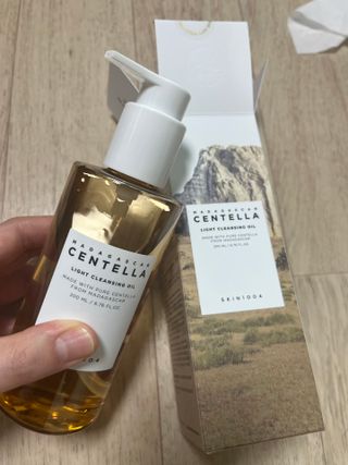 스킨1004 [SKIN1004] 마다가스카르 센텔라 라이트 클렌징 오일 200ml — 5점을 준 리뷰어가 2024년 7월 올린 사용 사진