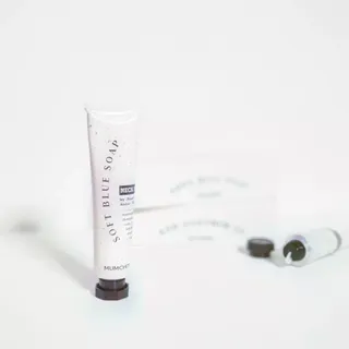 멈칫(MUMCHIT) 넥퍼퓸 NECKPERFUME 2가지 향 — 3.5점을 준 리뷰어가 2021년 11월 올린 사용 사진