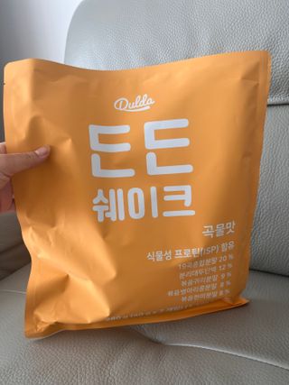[덜다] 든든 식물성 단백질 쉐이크 40g X 7입 (곡물/딸기) — 5점을 준 리뷰어가 2023년 8월 올린 사용 사진