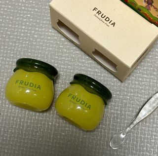 [후르디아] 유아부터 어른까지, 안심 아보카도 립밤 듀오 세트 — 5점을 준 리뷰어가 2024년 1월 올린 사용 사진