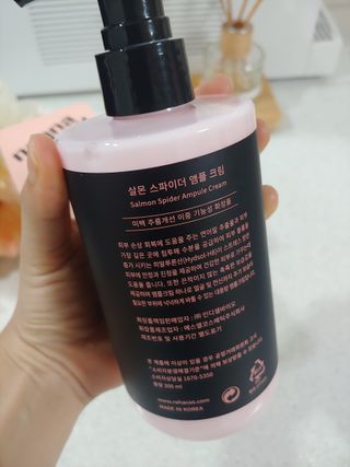 난나 살몬 스파이더 검버섯 미백 톤업 화이트닝 연어 앰플 크림 300ml 대용량 — 5점을 준 리뷰어가 2022년 8월 올린 사용 사진