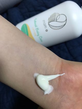 mom e 맘이 내추럴 베이비 케어 샴푸앤바스+로션 — 4.5점을 준 리뷰어가 2021년 1월 올린 사용 사진