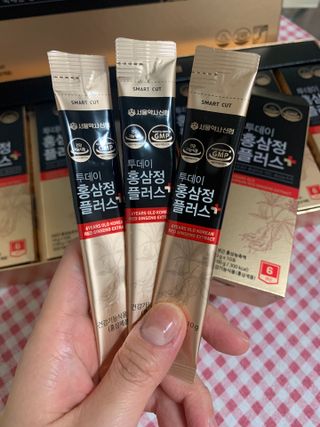 서울약사신협_투데이홍삼정플러스스틱_10g x 60포 — 5점을 준 리뷰어가 2021년 7월 올린 사용 사진