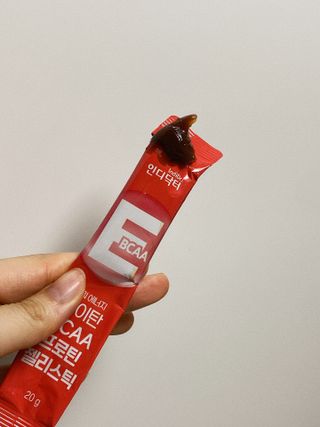 [인디닥터] 타이탄 BCAA 프로틴 젤리스틱 — 5점을 준 리뷰어가 2022년 5월 올린 사용 사진