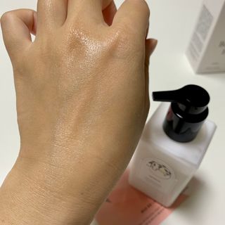 줄라이 모닝 _ JULY MORNING 줄라이모닝 하이드레이팅 퍼퓸드 바디앤핸드 에멀젼 — 5점을 준 리뷰어가 2021년 9월 올린 사용 사진