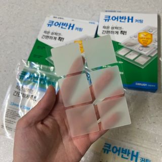 [큐어반H 커팅] 간편하게 떼서 쓰는 자외선차단 습윤밴드 (1팩/30매입) — 5점을 준 리뷰어가 2022년 11월 올린 사용 사진