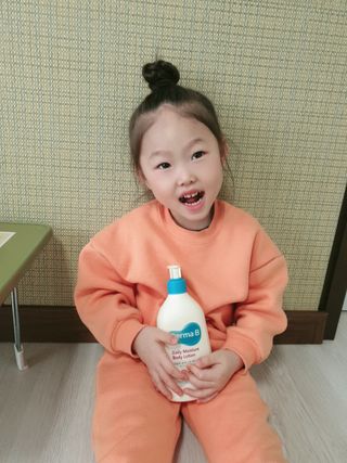 더마비 데일리 모이스처 바디 로션 — 5점을 준 리뷰어가 2021년 2월 올린 사용 사진