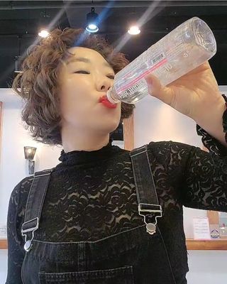 아쿠아스 플레이버워터 ★[아쿠아스] 제로칼로리 플레이버워터 복숭아/청포도 1BOX 20개입 — 5점을 준 리뷰어가 2021년 4월 올린 사용 사진