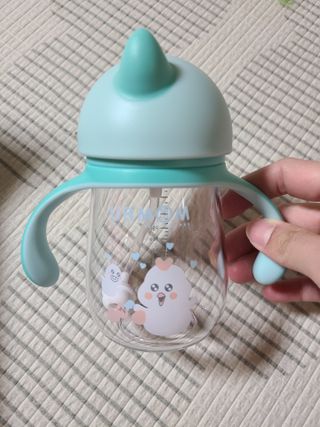 유비맘 트라이탄 코니빨대컵_컬러 랜덤 발송 — 5점을 준 리뷰어가 2021년 4월 올린 사용 사진