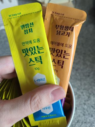페페로니 맛있는 스틱 - 무항생제 닭고기 15개 + 원양선 참치 15개 — 5점을 준 리뷰어가 2021년 8월 올린 사용 사진