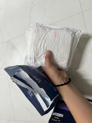 N[템포 ] 패드 내추럴 순면 입는 오버나이트 5P * 2개 — 5점을 준 리뷰어가 2024년 3월 올린 사용 사진