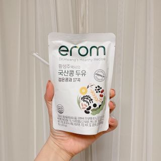 이롬 황성주 박사의 국산콩 두유 검은콩과 17곡 프리미엄 — 4.5점을 준 리뷰어가 2021년 5월 올린 사용 사진