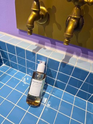 스킨1004 [SKIN1004] 마다가스카르 센텔라 라이트 클렌징 오일 200ml — 5점을 준 리뷰어가 2024년 7월 올린 사용 사진