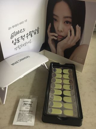 데싱디바 글레이즈 젤네일 스프링 프렌치 네일_5종 중 택 1 — 5점을 준 리뷰어가 2021년 10월 올린 사용 사진