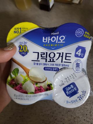 매일바이오 그릭요거트 오리지널 플레인 4개, 로스터리 커피믹스 4개 — 4점을 준 리뷰어가 2021년 12월 올린 사용 사진