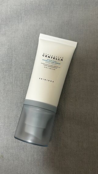 [스킨1004] 마다가스카르 센텔라 히알루-시카 워터핏 선세럼 50ml — 5점을 준 리뷰어가 2024년 5월 올린 사용 사진