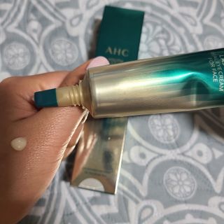 [NEW 탄력유턴 아이크림] AHC 유스 래스팅 리얼 아이크림 포 페이스 — 5점을 준 리뷰어가 2021년 3월 올린 사용 사진
