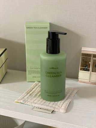 프리마인 메이크업과 들뜨는 각질까지 한방에 깐달걀로! 순하기까지한 셀베이스 그린티클렌저(200ml) — 4.5점을 준 리뷰어가 2023년 3월 올린 사용 사진