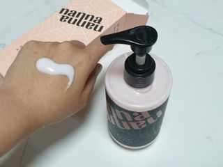 난나 살몬 스파이더 검버섯 미백 톤업 화이트닝 연어 앰플 크림 300ml 대용량 — 5점을 준 리뷰어가 2022년 11월 올린 사용 사진