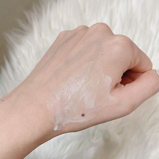 [휴랑] 오미자 2,000알로 피부 생기를 채워주는 밸런싱 크림 — 5점을 준 리뷰어가 2021년 11월 올린 사용 사진