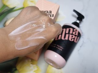 난나 살몬 스파이더 검버섯 미백 톤업 화이트닝 연어 앰플 크림 300ml 대용량 — 5점을 준 리뷰어가 2022년 8월 올린 사용 사진