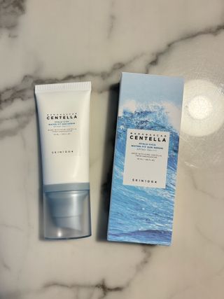 [스킨1004] 마다가스카르 센텔라 히알루-시카 워터핏 선세럼 50ml — 5점을 준 리뷰어가 2024년 5월 올린 사용 사진
