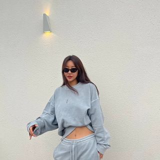 MAPLESYRUPFACTORY 메이플 피그먼트 맨투맨 8.COL — 5점을 준 리뷰어가 2023년 4월 올린 사용 사진
