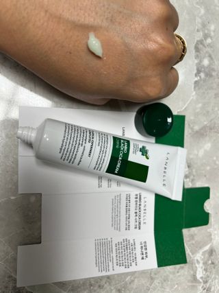 랑벨 랑바이오 블랙 시카 크림 50ml(블랙비 프로폴리스, 시카 4종, 판테놀 10 함유) — 5점을 준 리뷰어가 2023년 2월 올린 사용 사진