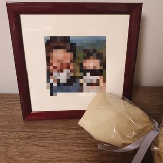 니은기억 휴대폰 속 인생샷을 담는 인생샷 액자 이태리 수입산 원목 프레임 — 5점을 준 리뷰어가 2021년 6월 올린 사용 사진
