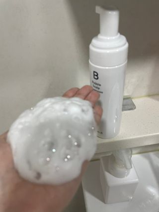 블룸비 거품 두피 샴푸 — 2.5점을 준 리뷰어가 2022년 7월 올린 사용 사진