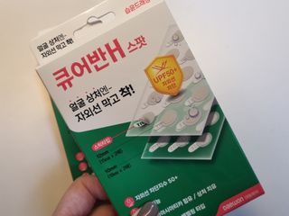 [큐어반H 스팟] 자외선 99프로 차단되는 스틱타입 스팟밴드(1팩 / 66매입) — 5점을 준 리뷰어가 2022년 11월 올린 사용 사진