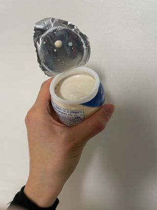 매일바이오 그릭요거트 오리지널 플레인 4개, 로스터리 커피믹스 4개 — 4점을 준 리뷰어가 2021년 12월 올린 사용 사진