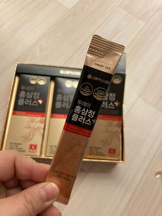 서울약사신협_투데이홍삼정플러스스틱_10g x 30포 — 5점을 준 리뷰어가 2021년 2월 올린 사용 사진