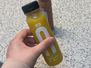 BLENDY'S 핑크 스무디+블론디 스무디 — 2.5점을 준 리뷰어가 2021년 12월 올린 사용 사진