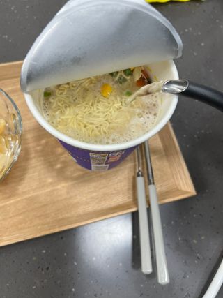 NISSIN 닛신 컵누들  4종 - 씨푸드오리지날, 씨푸드 스파이시, 씨푸드 커리, 씨푸드 XO소스 — 5점을 준 리뷰어가 2022년 11월 올린 사용 사진