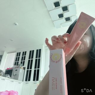 제주인디 카멜리아 블러썸 선크림 — 4점을 준 리뷰어가 2023년 9월 올린 사용 사진