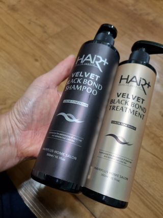 헤어플러스 블랙 컬러본드 샴푸 트리트먼트 300ml — 4.5점을 준 리뷰어가 2021년 5월 올린 사용 사진